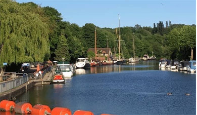 Allington Lock at Sandling, Maidstone, Kent - Boats on the River outside The Malta