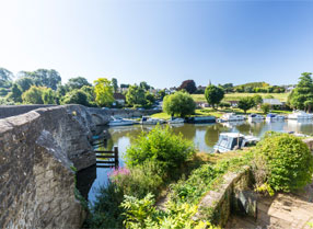 East Farleigh Medieval Bridge River Crossing