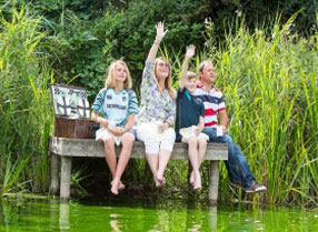 Picnic in Mote Park next to the lake